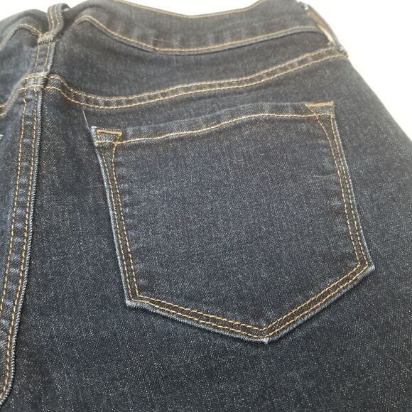 Old Navy Original Mid Rise. Size 2 Regular - Picture 8 of 9